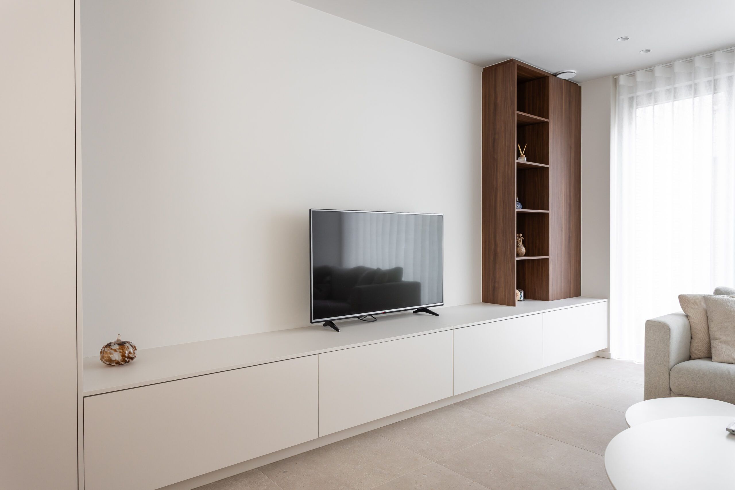 Tv meubel greeploos decor kasjmier lorenzo walnut 1 1