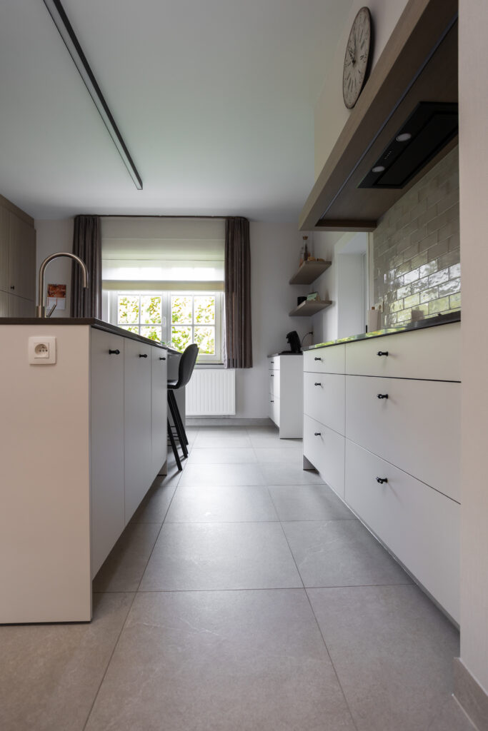 Keuken onderkasten eiland kookgedeelte melamine decor composiet belgian storm just franssen