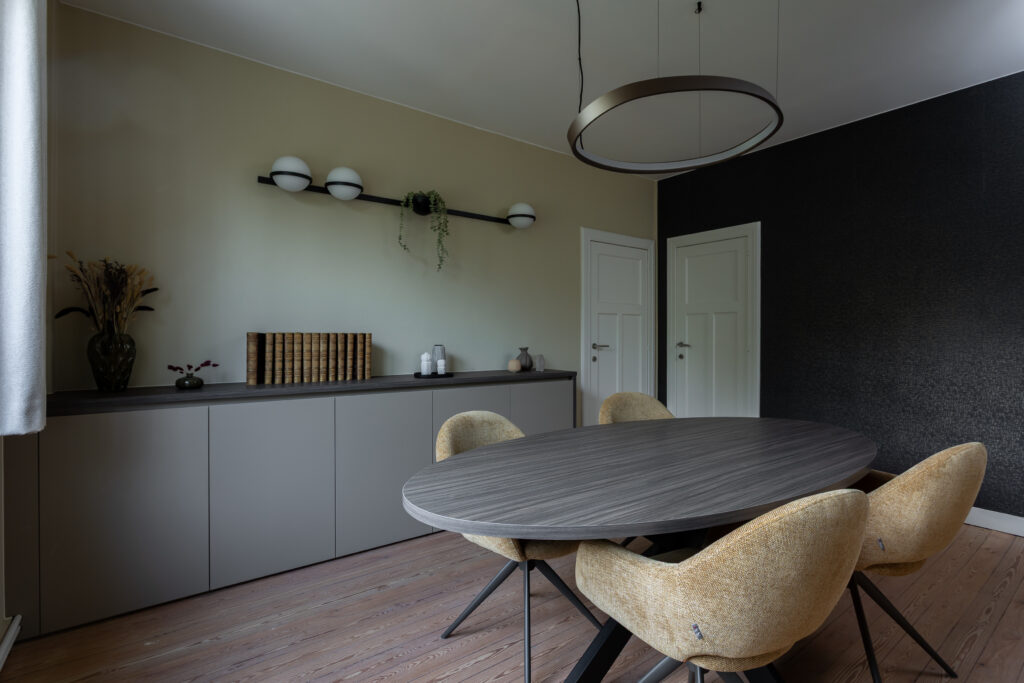 Maatwerk kasten decor artichaut werkbladen ovale tafel multiplex early dekker 4